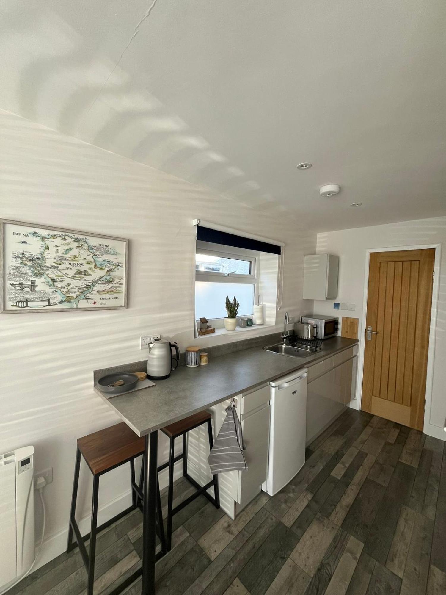 Entire Guest Suite In Four Mile Bridge, Rhoscolyn Valley Buitenkant foto