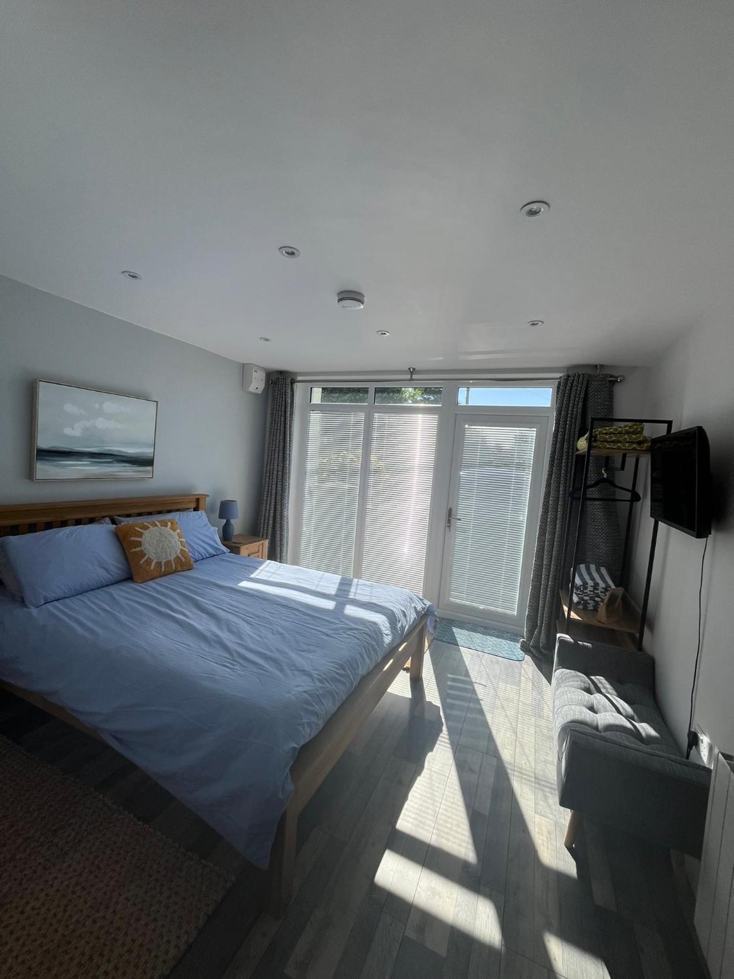 Entire Guest Suite In Four Mile Bridge, Rhoscolyn Valley Buitenkant foto